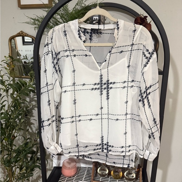 Halogen Black and White Checkered Blouse see threw top with a tank top size xs - Picture 2 of 10